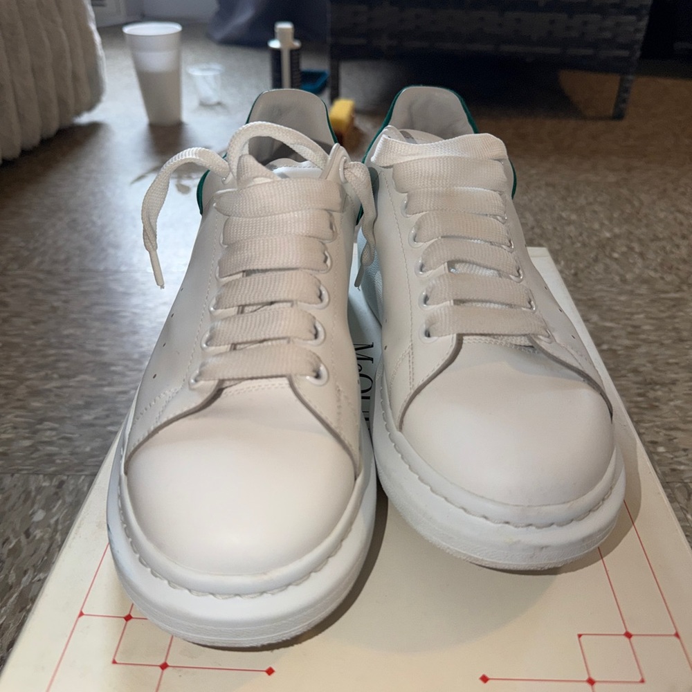 Alexander McQueen White Leather Low-Top Sneakers with Green Heel Tab
